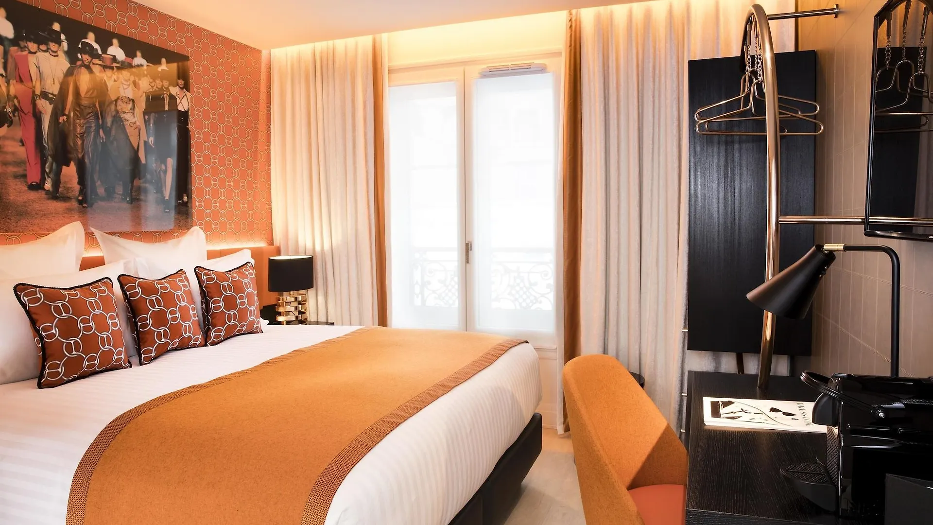 Hotel Dress Code Paris